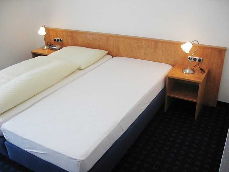 Hotel Crystal Filderstadt Esterno foto